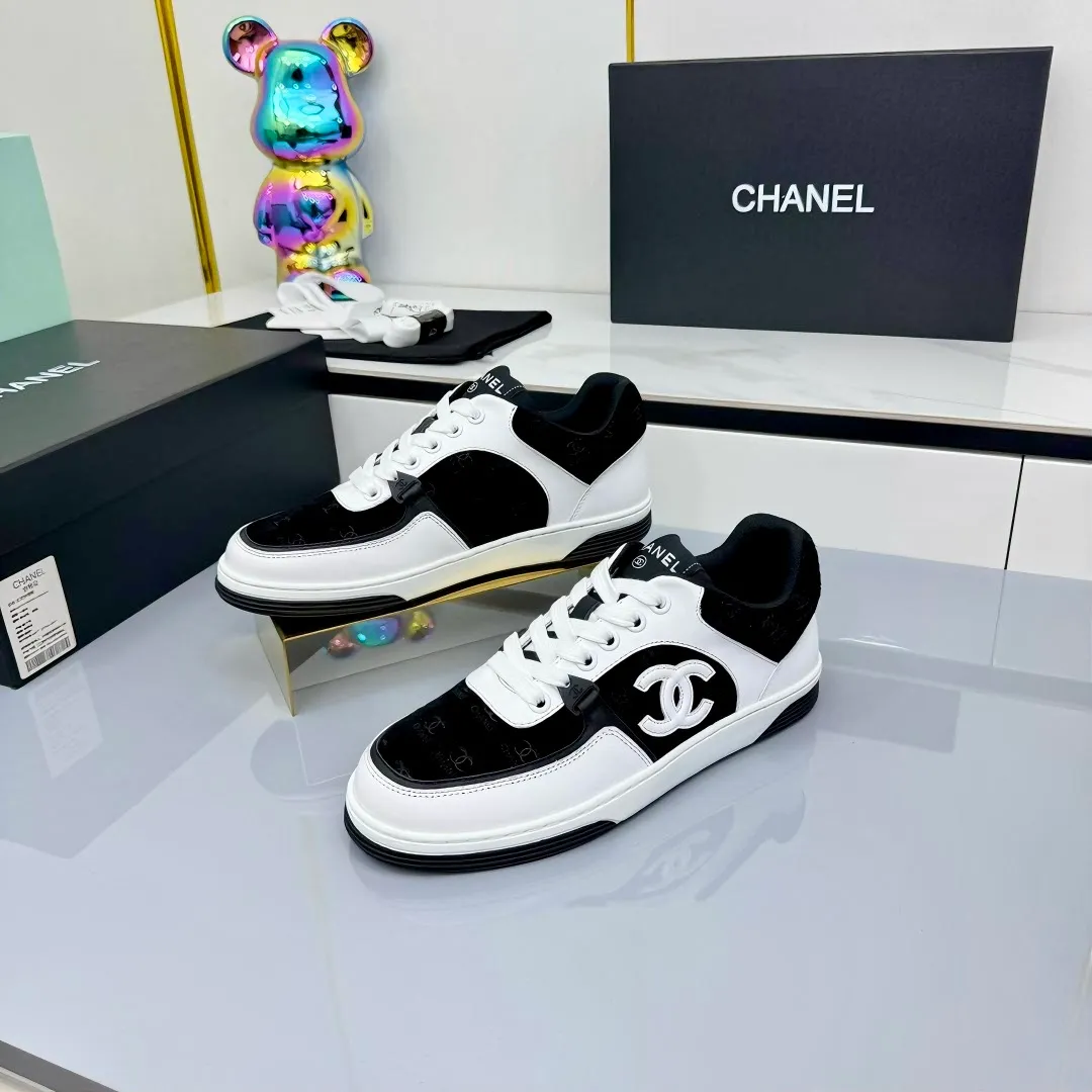 👟👟Ex-factory price 620👟👟High quality! ! ! CHANEL Chanel 25A latest thick-soled casual sports shoes. The counter is synchronized. The counter is very popular. It is a shoe that is very difficult to buy. The most popular thick-soled casual shoes on the Internet. As you can imagine, the most popular thick-soled casual shoes can not be missed. It has both good looks and comfort. Simple and versatile. The thick sole increases the height and is super versatile. Whoever wears it will look better. Upper: cowhide stitching. Lining: breathable mesh. Outsole: TPU original outsole. Size: 35-41 👉